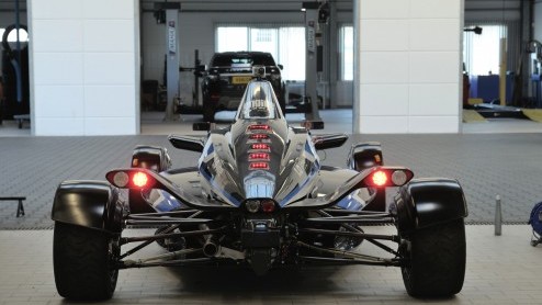 Wat kun je allemaal doen met een 1.0 liter Ecoboost van Ford? Nou, de driecilinder opvoeren naar 205 pk, een race-auto eromheen bouwen en dan een rondje over de Nrburgring doen, bijvoorbeeld. Wat lev