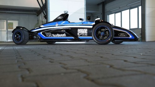 Wat kun je allemaal doen met een 1.0 liter Ecoboost van Ford? Nou, de driecilinder opvoeren naar 205 pk, een race-auto eromheen bouwen en dan een rondje over de Nrburgring doen, bijvoorbeeld. Wat lev