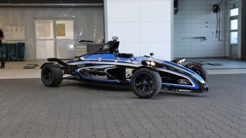 Wat kun je allemaal doen met een 1.0 liter Ecoboost van Ford? Nou, de driecilinder opvoeren naar 205 pk, een race-auto eromheen bouwen en dan een rondje over de Nrburgring doen, bijvoorbeeld. Wat lev