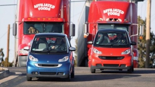 De smart fortwo is bij ons al aardig ingeburgerd, maar in Amerika begonnen ze er officieel dit jaar pas aan. Deze compacte tweezitter overtreft de verkoopverwachtingen. Vooral in het stedelijke Los An