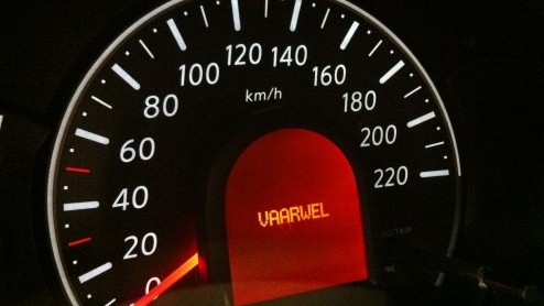 We weten allemaal dat er meer wegen naar Rome leiden. Die vlieger gaat ook op bij het bereiken van een laag brandstofverbruik. De Micra DIG-S heeft geen tweecilinder met turbo of een viercilinder met