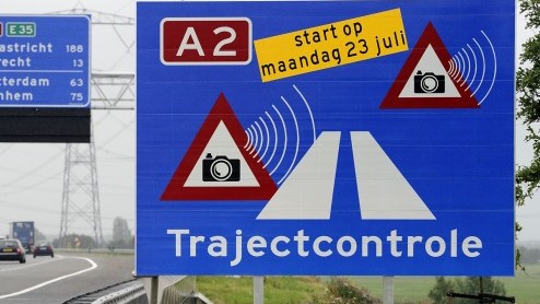 Het Openbaar Ministerie wist als sinds 2009 dat de trajectcontroles langs snelwegen onterecht snelheidsovertredingen registreerden.