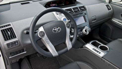 De Toyota Prius Wagon is nog net niet op de markt of de importeur kondigt klein nieuws aan, met grote gevolgen. Door de CO2-uitstoot van de nieuwe ruime Prius met een(!) gram te verlagen verzekert de