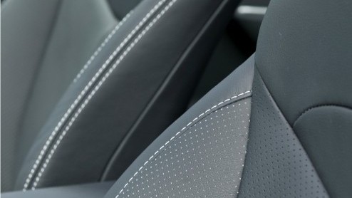 Vele (potentile) Prius-rijders zullen er van hebben gedroomd; een Prius met extra veel ruimte om met het hele gezin inclusief bagage er op uit te trekken. Tot voor kort moest de dealer nee (of een