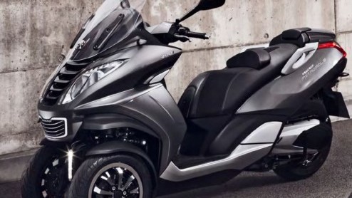Peugeot Metropolis is driewielige motorscooter, geschikt voor rijbewijs B.