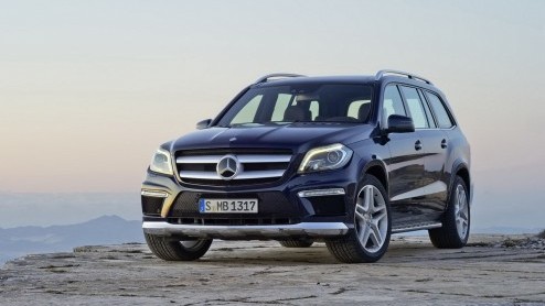 Een van de vele nieuwe modellen die Mercedes-Benz dit jaar zal introduceren is de nieuwe GL-Klasse. De comfortabele luxe-kolos wordt deze week in New York gepresenteerd maar lekte voortijdig uit.
