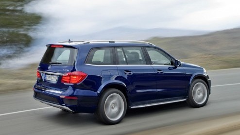 Een van de vele nieuwe modellen die Mercedes-Benz dit jaar zal introduceren is de nieuwe GL-Klasse. De comfortabele luxe-kolos wordt deze week in New York gepresenteerd maar lekte voortijdig uit.
