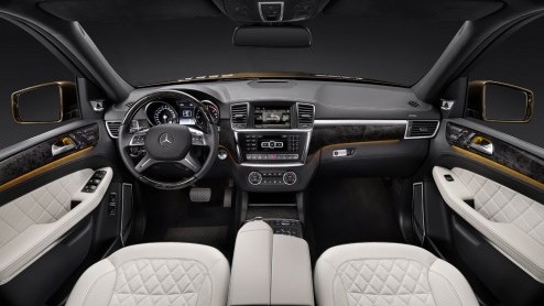 Een van de vele nieuwe modellen die Mercedes-Benz dit jaar zal introduceren is de nieuwe GL-Klasse. De comfortabele luxe-kolos wordt deze week in New York gepresenteerd maar lekte voortijdig uit.