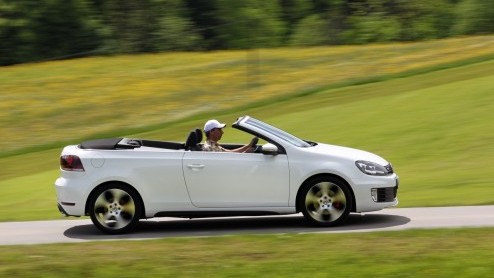 Volkswagen heeft nagedacht. Wat nou als we het genot van cabriorijden combineren met het rijplezier van een GTI. Zou de Golf GTI Cabriolet dan dubbele pret opleveren? Tijd om die vraag te bevestigen