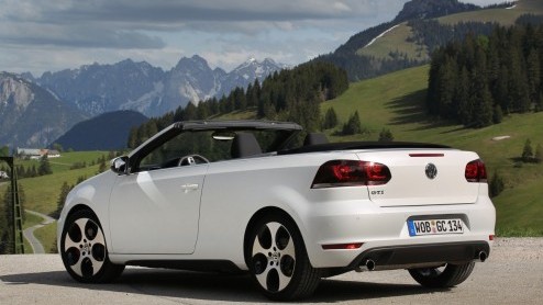 Volkswagen heeft nagedacht. Wat nou als we het genot van cabriorijden combineren met het rijplezier van een GTI. Zou de Golf GTI Cabriolet dan dubbele pret opleveren? Tijd om die vraag te bevestigen