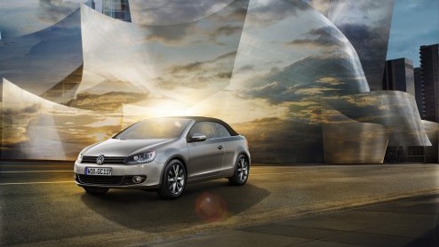 Hij komt pas medio augustus naar Nederland maar Volkswagen wil 'm maar al te graag gaan verkopen; de Volkswagen Cabriolet. De luchtige Golf is er - na bijna tien jaar afwezigheid in de familie - vanaf
