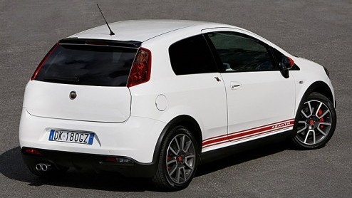 Wie de huidige uitvoeringen van de Grande Punto iets te soft vindt, kan nu zijn hart ophalen. Fiat introduceert de Grande Punto Abarth. Dynamiek, kracht en sportiviteit staan in dit model centraal. En