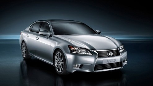 Nu is hij officieel; de nieuwe Lexus GS. Op Pebble Beach Concours dElegance in Californi is de nieuwe sedan als GS 350 onthuld. Deze is vrijwel identiek aan de hybrideversie die voor ons land geplan