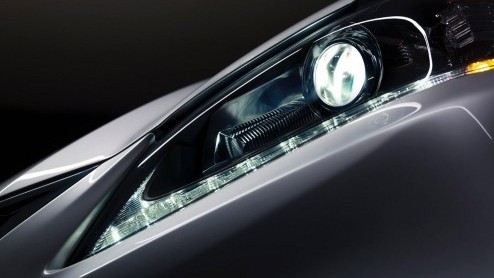 Nu is hij officieel; de nieuwe Lexus GS. Op Pebble Beach Concours dElegance in Californi is de nieuwe sedan als GS 350 onthuld. Deze is vrijwel identiek aan de hybrideversie die voor ons land geplan