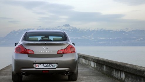 Infiniti herziet het leveringsprogramma van de Infiniti G. Door de standaarduitrusting uit te breiden en de optielijst te verkorten scheppen de Japaners overzicht in de luxe van de Sedan. Alle versies