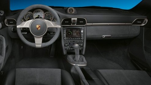 Porsche breidt de tweede generatie van de huidige 911-reeks uit met de 911 GT3. Iedereen moet weten wat deze racy snelheidsduivel in petto heeft, want het merk toont de auto op de Autosalon van Genve