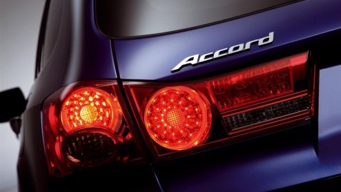 De nieuwe Honda Accord doet bijna zijn intrede. Het merk stuurt een teaser de wereld als opwarmertje, voorafgaand aan de introductie op de Autosalon van Genve. Er is echter ook een video opgedoken.