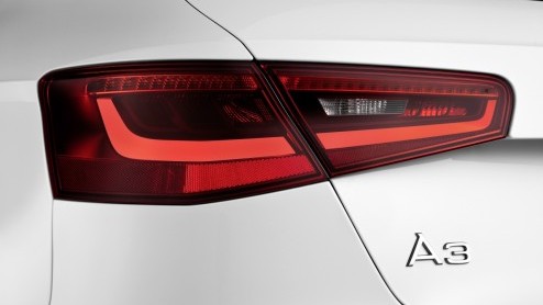 Nu mag het officieel gezegd worden: dit is de nieuwe Audi A3. Hij heeft veel weg van zijn voorganger maar is nieuwer (en lichter) dan je denkt. En dan doelen we niet alleen op het interieur. Het kostt