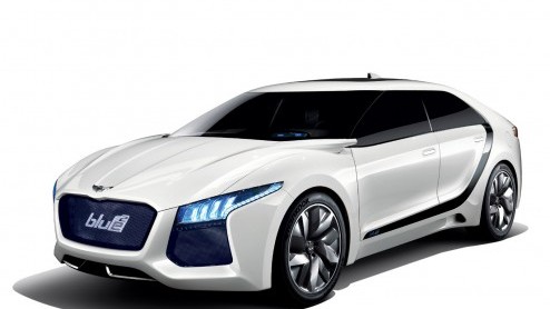 Hyundai kijkt op de Seoel Motor Show vooruit en presenteert daar de Hyundai Blue2. Het is een voorbode van een toekomstige sedan die rijdt op waterstof.