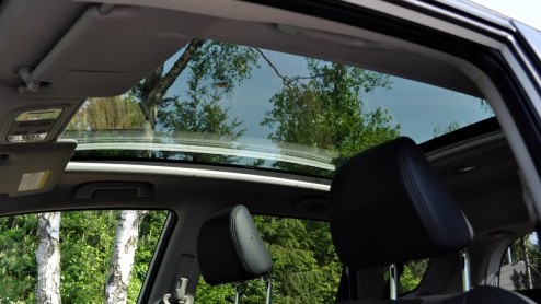 Een hybride-aandrijflijn kan vooral in grote autos een flinke besparing in het brandstofverbruik opleveren door in de stad en op lage snelheid de verbrandingsmotor te assisteren of zelfs buiten spel