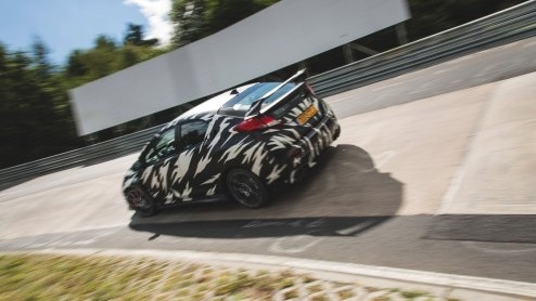 Honda Civic Type R laat nog even op zich wachten. De Japanners willen het graag goed doen en testen op de Nurburgring met minimaal 280 pk onder de kap.