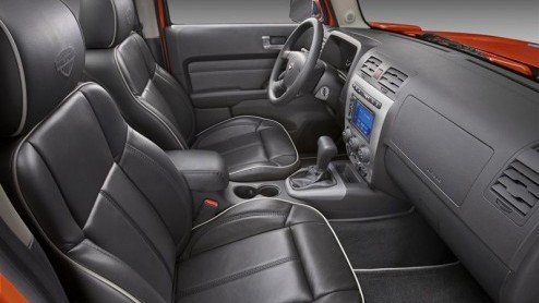 Hummer presenteert op basis van de H3 een pick-up variant, de H3T. Het model debuteert volgende maand in Chicago. Een aangepaste wielbasis zorgt voor de nodige extra laadruimte en een nieuwe 5,3 liter