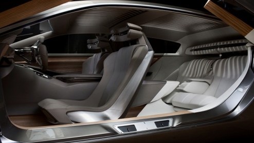 Peugeot zet zich op de IAA niet alleen in de kijkers met de 508 RXH en een Limited Edition daarvan, ook gaat het doek af van de HX1 conceptcar.