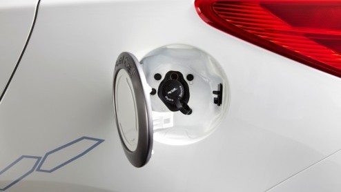 Hyundai ix35 gaat met allerlei verbeteringen modeljaar 2014 in en telt af naar introductie van de ix35 Fuell Cell op waterstof.
