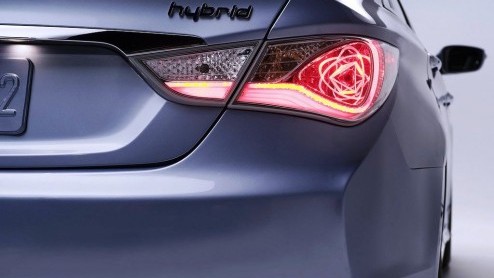 Naast de waterstof aangedreven Hyundai Blue2 schittert in Seoel ook de Sonata hybride. Voorzien van een tweeliter- en elektromotor met een verbruik van 1 op 21 een fraai groen staaltje techniek. Markt
