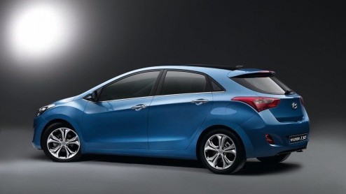 Na eerder aangekondigd te zijn is de nieuwe Hyundai i30 nu een feit. De populaire hatchback staat sportiever n luxer in het leven en is daarbij ook zuiniger geworden. En slimmer, getuige de introduct