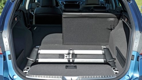 Stel dat je de mogelijkheid hebt een nieuwe leaseauto uit te zoeken. Een serieus, representatief exemplaar voor de zaak en het gezin is een vereiste. Zou dat dan geen Hyundai kunnen zijn? Of toch wel?