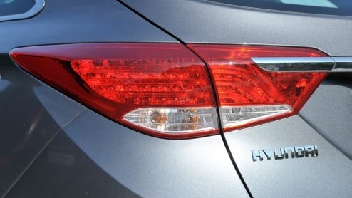 Stel dat je de mogelijkheid hebt een nieuwe leaseauto uit te zoeken. Een serieus, representatief exemplaar voor de zaak en het gezin is een vereiste. Zou dat dan geen Hyundai kunnen zijn? Of toch wel?