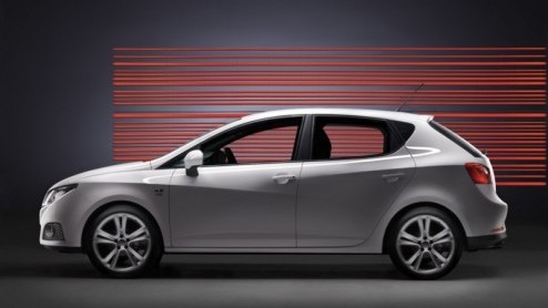 We hebben er even op moeten wachten, maar hier is de Spanjaard in vol ornaat: Seat toont de vierde generatie Ibiza! Deze nieuwkomer combineert zoals het Seat betaamt emotie en design met sportiviteit.