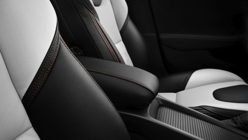 Volvo kon de tweede nieuwe variant van de V40 niet meer voor zich houden en verklapt daarom zelf alvast de V40 Cross Country. Inderdaad, de stoere versie van de V40 heet geen XC40, maar de Zweden hebb