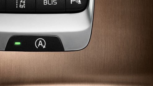 Volvo kon de tweede nieuwe variant van de V40 niet meer voor zich houden en verklapt daarom zelf alvast de V40 Cross Country. Inderdaad, de stoere versie van de V40 heet geen XC40, maar de Zweden hebb