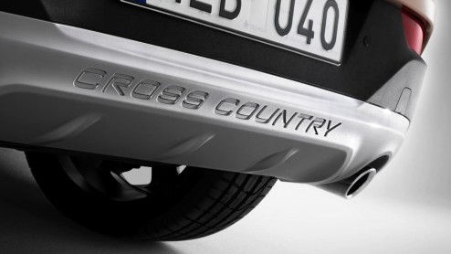Volvo kon de tweede nieuwe variant van de V40 niet meer voor zich houden en verklapt daarom zelf alvast de V40 Cross Country. Inderdaad, de stoere versie van de V40 heet geen XC40, maar de Zweden hebb