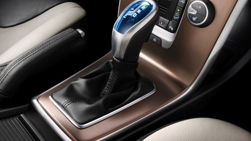Volvo kon de tweede nieuwe variant van de V40 niet meer voor zich houden en verklapt daarom zelf alvast de V40 Cross Country. Inderdaad, de stoere versie van de V40 heet geen XC40, maar de Zweden hebb