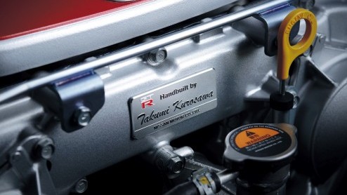 Ja hoor, kom maar door. Nissan heeft de GT-R voor volgend jaar opnieuw aangepakt. Door de hele auto opnieuw te bekijken en subtiele aanpassingen te verrichten is de image builder van de Japanners nog 