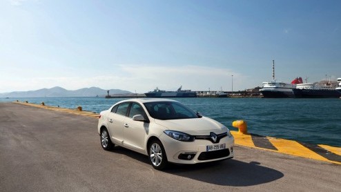 Renault-ontwerper Laurens van den Acker heeft opnieuw zijn stempel in het gamma kunnen drukken. Dit keer is de Renault Fluence aan de beurt om een nieuwe neus te ontvangen. In Istanbul is het doek er 