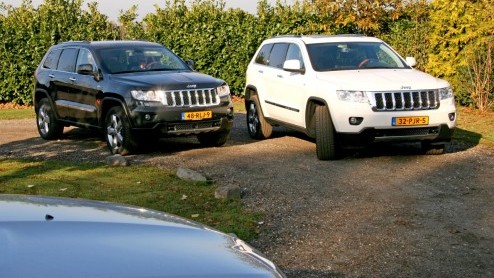 We weten het allemaal: wie jarig is geeft een feestje. Jeep heeft haar 70 jarige bestaan met speciale jubileummodellen voor de consument kracht bij gezet. Voor de pers stond een deel van een groot Bra