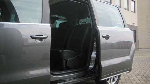 Goed nieuws voor grote gezinnen of grootverbruikers; de maxi-MPV wordt niet vergeten. Seat (en Volkswagen) komt - na lang wachten - met een nieuwe Alhambra voor de dag. Een weekje sturen in de Alhambr