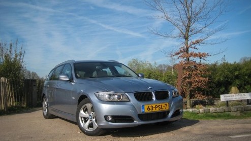 De laatste paar maanden voor de huidige BMW 3 Serie zijn geteld. Voor dat het zover is heeft BMW de 320d Touring EfficientDynamics Edition in de aanbieding. Letterlijk. Zakelijke rijders rijden dan, v