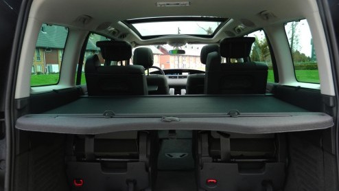 Het segment van de grote MPV's is de laatste jaren consistent; het aantal modellen is op n hand te tellen en daar verandert weinig in. De huidige generatie Renault Espace gaat na tien jaar de vierde
