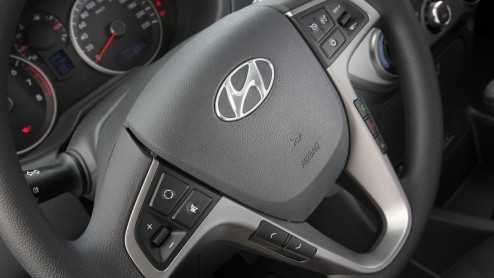 Stilstand is achteruitgang. En daar houden ze bij Hyundai niet van. Daarom heeft de i20 na zon drienhalf jaar een opfrisser gekregen. Geeft dat de compacte Koreaan weer een duwtje in de rug?