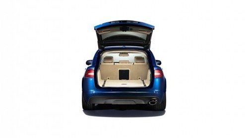 De langverwachte stationwagonvariant van de Jaguar XF is nu alvast officieel, want dit is de XF Sportbrake! Met 1675 liter bagage- en extra hoofdruimte maar identieke rijdynamiek rijd je praktisch in 