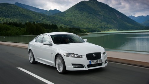 Jaguar XF 2.2D voor modeljaar 2014 zuiniger en lager geprijsd.