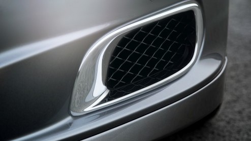 Jaguar XJR is nu officieel aangekondigd en ziet het licht in New York. Met 550 pk Supercharged V8, 20 inch wielen en heel veel snelheidspotentieel.