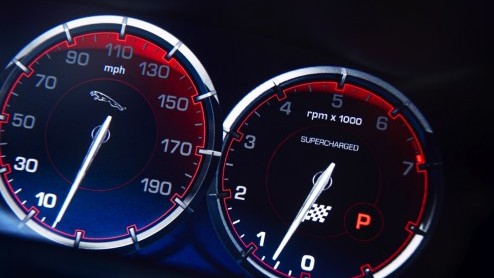 Jaguar XJR is nu officieel aangekondigd en ziet het licht in New York. Met 550 pk Supercharged V8, 20 inch wielen en heel veel snelheidspotentieel.
