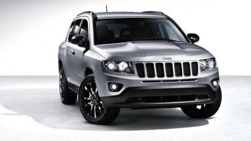 Jeep gunt de Compass een stukje extra aandacht en komt met een gelimiteerde Black Edition, waarbij de chromen details zijn verruild voor zwart gekleurde details. Direct na de zomervakantie, in septemb