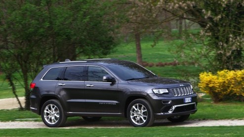 Autotest vernieuwde Jeep Grand Cherokee 2013. Gereden met 3.0 CRD en 3.6 benzine. Prijzen vanaf 64.990 euro.